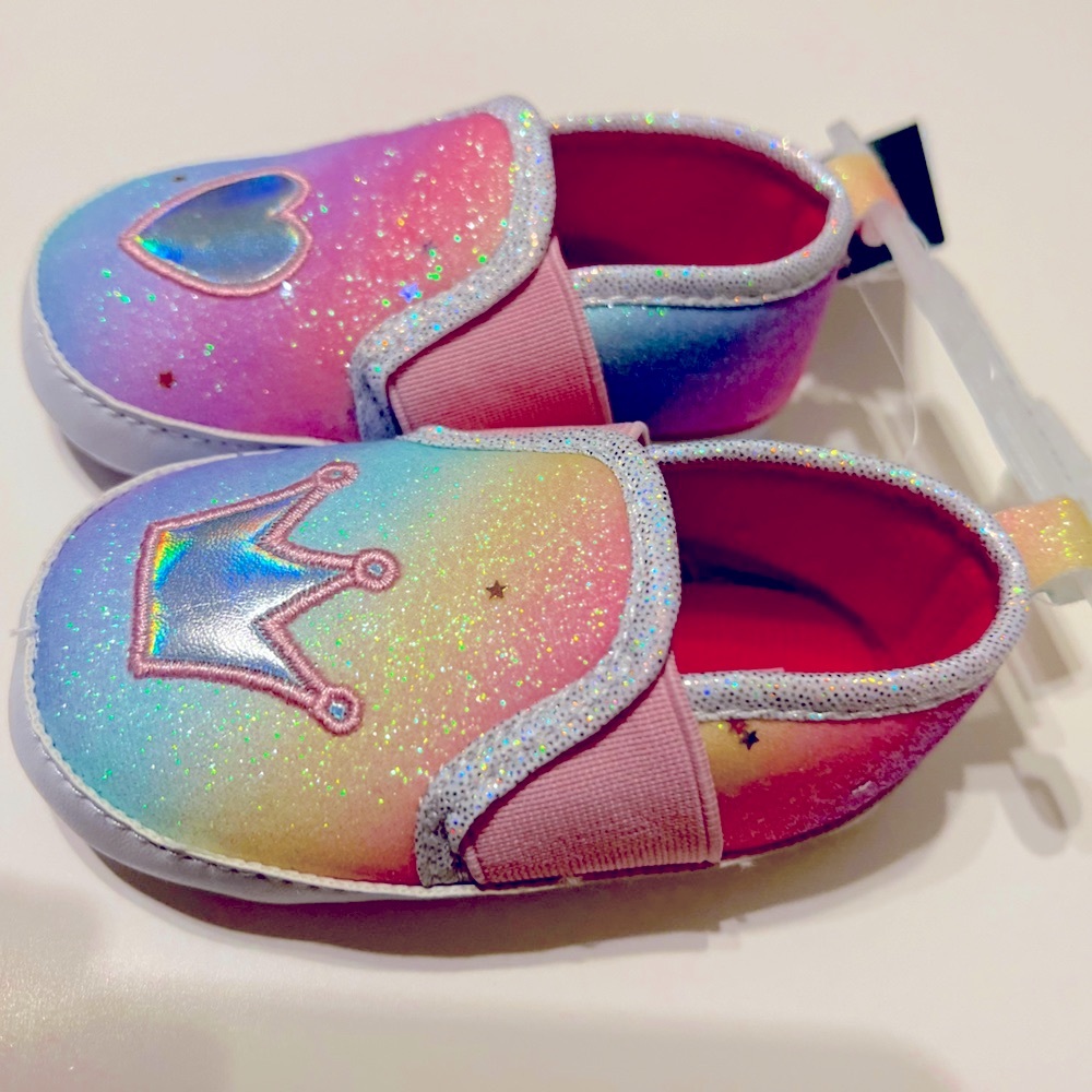 New with tags Laura ashley Baby Girl Shoes Size 4 Slip On Comfortable Baby Shoe